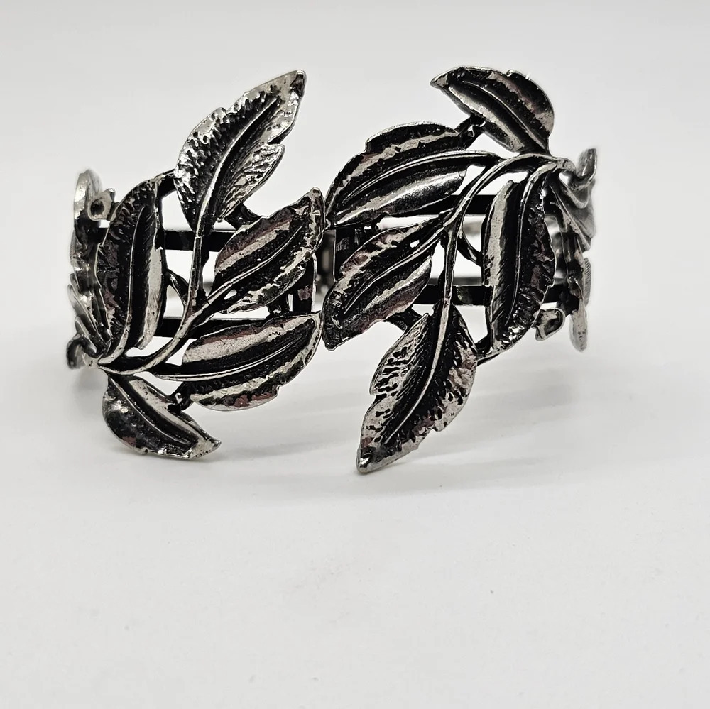 Vintage Silver Tone Floral Leaves Patgern Hinged Bracelet or Arm Band